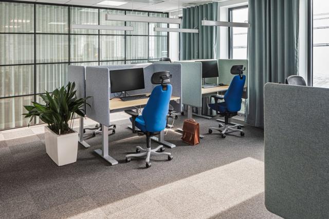 Det er vigtigt at indstille din kontorstol til netop dine behov - book et ergonomi tjek hos Zolutions, vi er eksperter i ergonomiske kontorstole