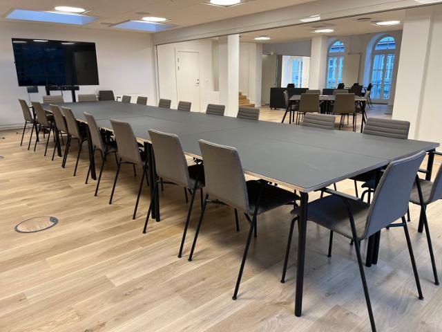 Indret dit møderum med komfortable mødestole og det helt rigtige AV udstyr til effektive møder