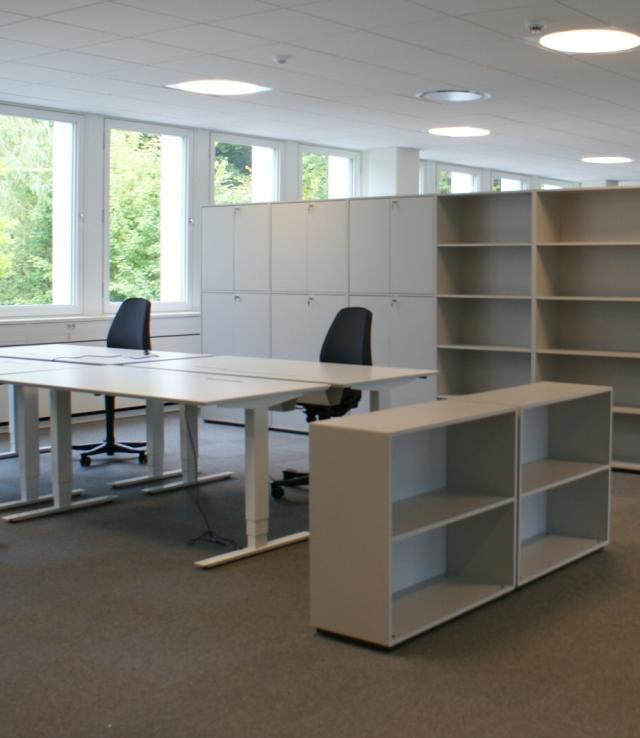 Kontorindretning med ergonomiske kontormøbler