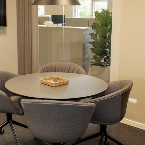 Møderumsmøbler fra HAY