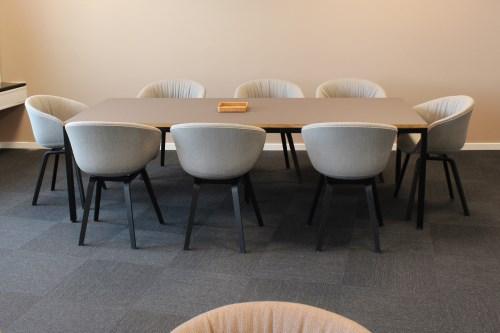 Møderumsstole fra HAY