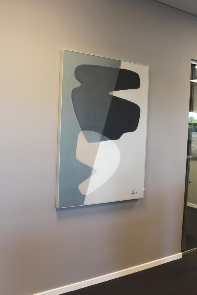 Ved at vælge akustikbilleder på væggene i kontoret, dæmper du ikke blot lyden men giver også medarbejdere og gæster noget smukt at kigge på