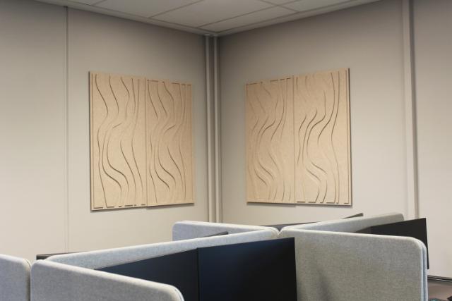 Dæmpe lyden og forbedr akustikken på kontoret med dekorative akustikbilleder