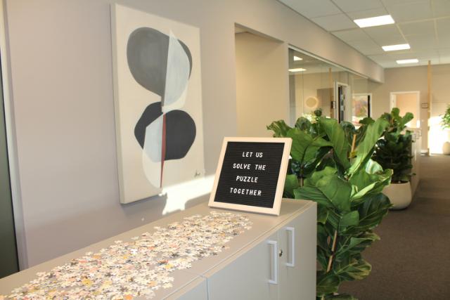 Sjov puslespil detalje i storrumskontor hos Hisense i København