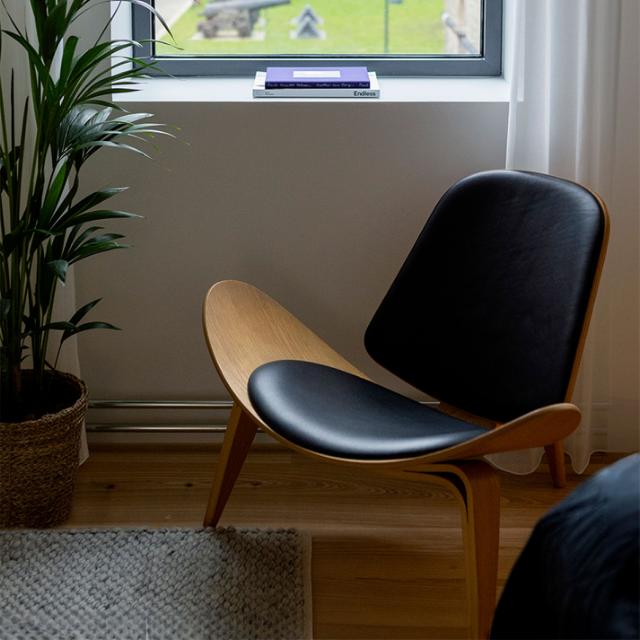 Den smukke CH07 skalstol designet at Hans J. Wegner 