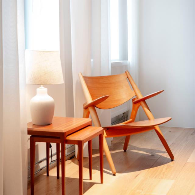 Den smukke CH07 skalstol designet at Hans J. Wegner 