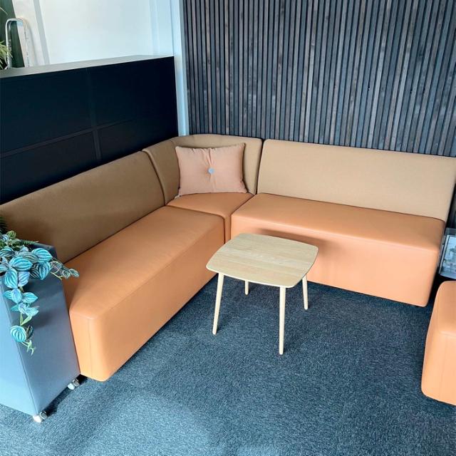FourLike hjørnesofa og stol