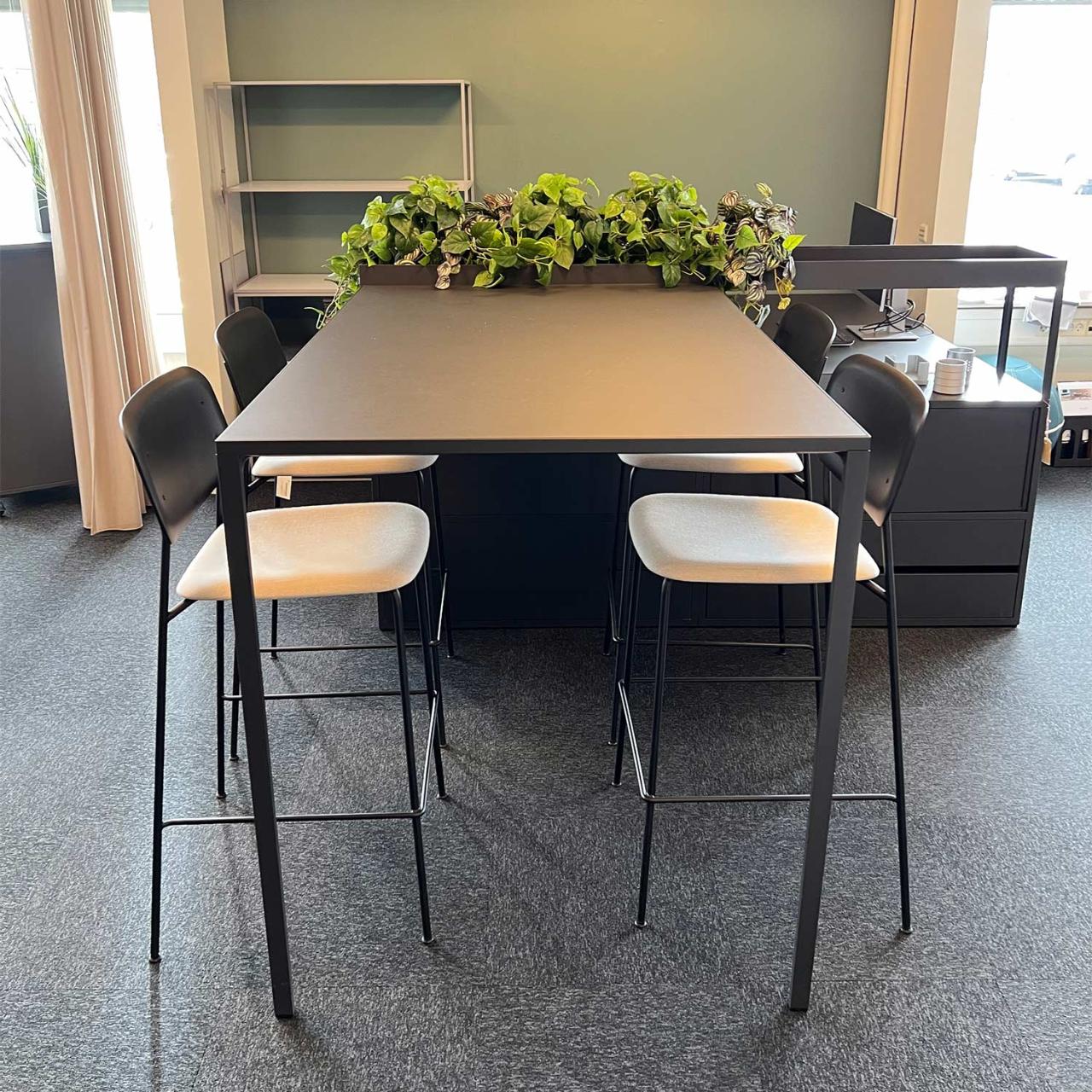 HAY New Ordre bord- og reolopstilling