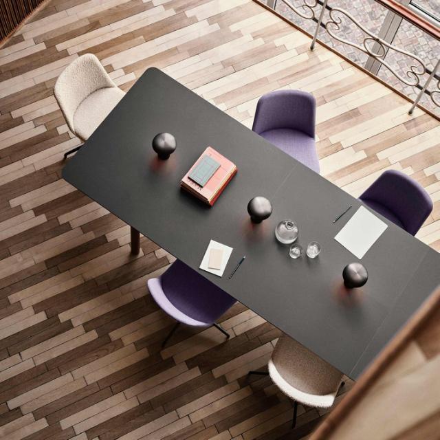 IN BETWEEN mødebord