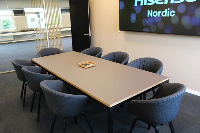 Møderums indretning hos Hisense i Taastrup