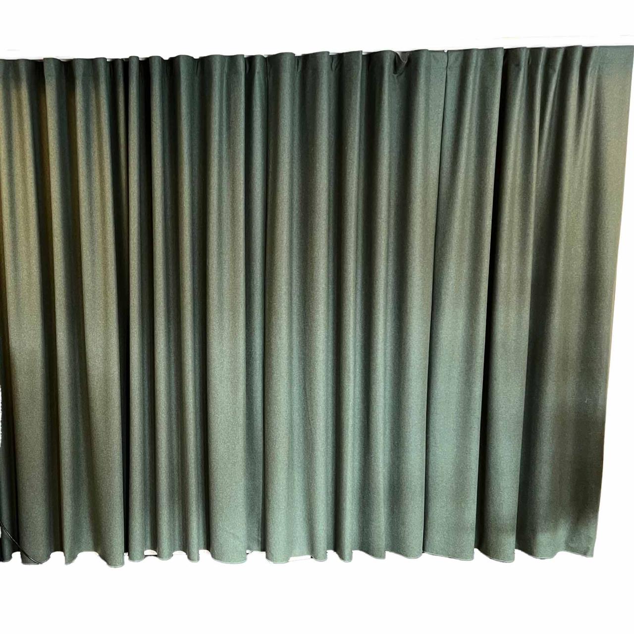 Lyd- og lysdæmpende gardin 450x250 cm.